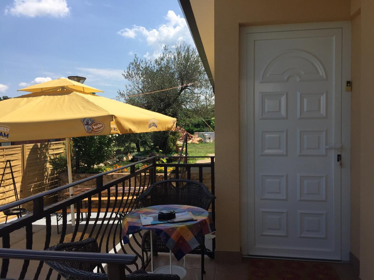 Apartments & Rooms Buoni Amici Murine ภายนอก รูปภาพ